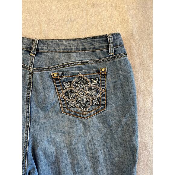 C est 1946 Denim Capri Jeans Women's size 16 Blue Medium Wash Stretchy Comfy - Picture 10 of 15